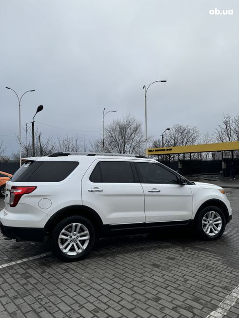 Ford Explorer 2014 белый - фото 4