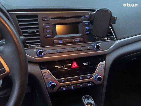 Hyundai Avante 2016 серый - фото 20