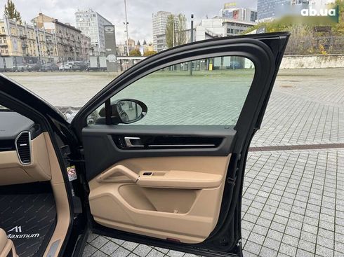 Porsche Cayenne 2021 - фото 26