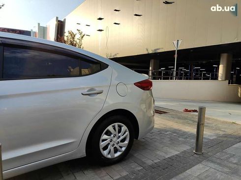 Hyundai Elantra 2016 - фото 7