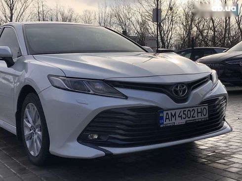 Toyota Camry 2019 - фото 8