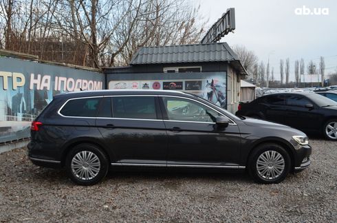 Volkswagen Passat 2017 черный - фото 7