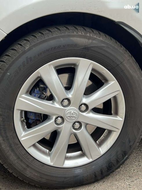 Toyota Yaris 2015 - фото 11