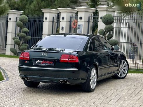 Audi S8 2010 - фото 24