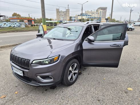 Jeep Cherokee 2018 серый - фото 11