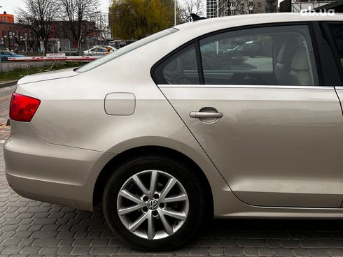 Volkswagen Jetta 2013 бежевый - фото 23
