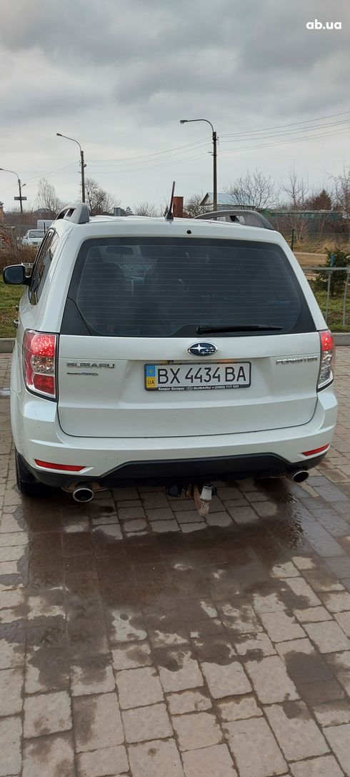 Subaru Forester 2011 белый - фото 10