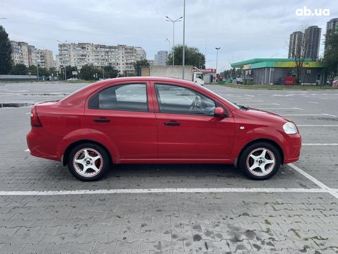 Chevrolet Aveo 2008 красный - фото 2