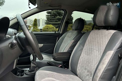 Dacia Sandero 2012 - фото 9