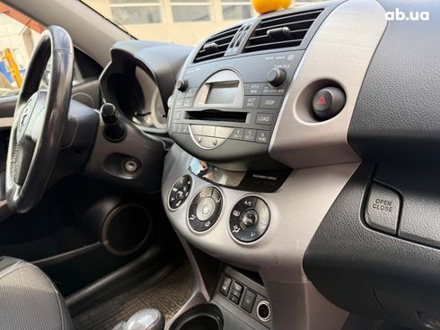 Toyota RAV4 2007 серый - фото 23