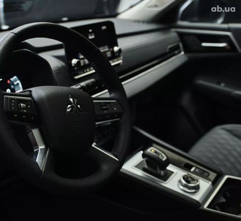 Mitsubishi Outlander 2023 - фото 3