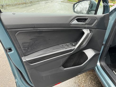 Volkswagen Tiguan 2021 синий - фото 30