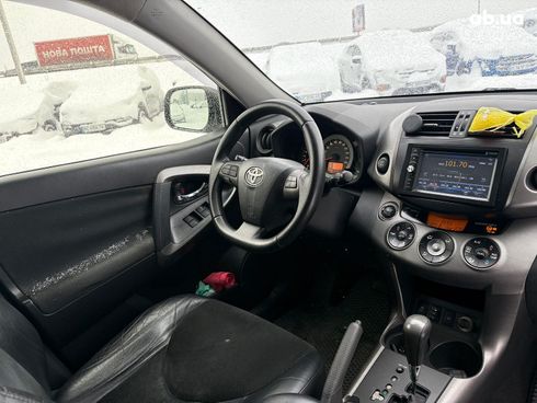 Toyota RAV4 2012 серый - фото 31