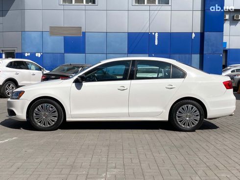 Volkswagen Jetta 2011 белый - фото 17