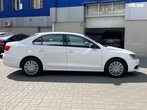 Volkswagen Jetta 2011 белый - фото 13