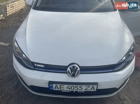 Volkswagen e-Golf 2020 белый - фото 17