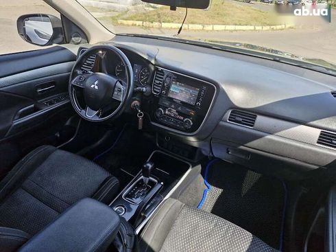 Mitsubishi Outlander 2017 - фото 17