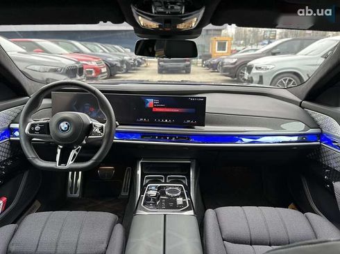 BMW i7 2023 - фото 26