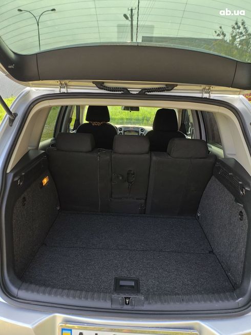 Volkswagen Tiguan 2010 серебристый - фото 11
