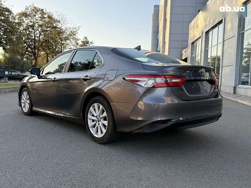 Toyota Camry 2019 - фото 5