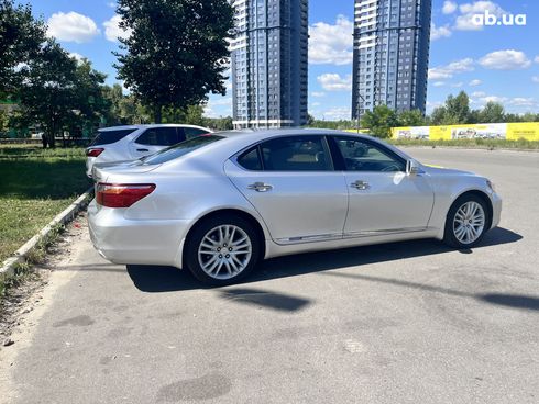 Lexus LS 2010 серебристый - фото 4