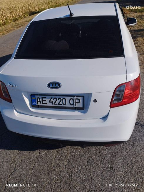 Kia Rio 2011 белый - фото 2