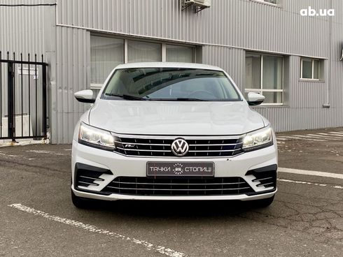 Volkswagen Passat 2017 белый - фото 2