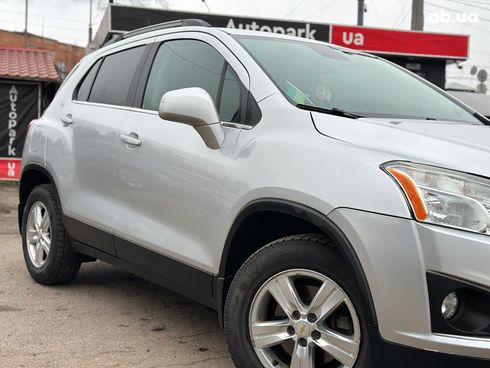 Chevrolet Trax 2016 серый - фото 11
