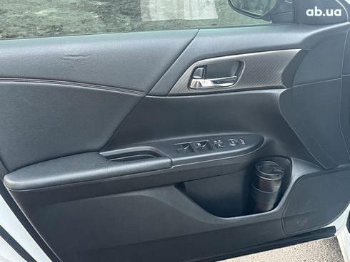 Honda Accord 2016 белый - фото 26