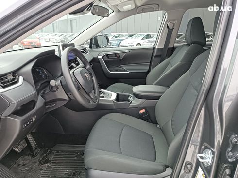 Toyota RAV4 2025 серый - фото 31
