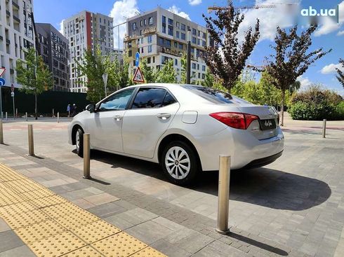 Toyota Corolla 2019 - фото 11