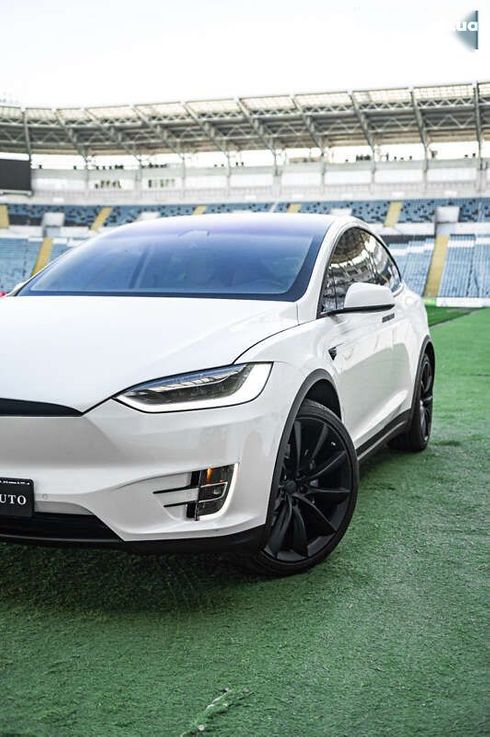 Tesla Model X 2017 - фото 7