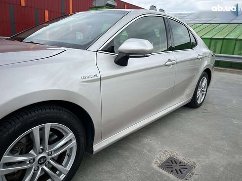 Toyota Camry 2019 - фото 15