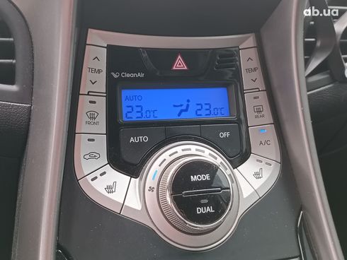 Hyundai Elantra 2012 белый - фото 16