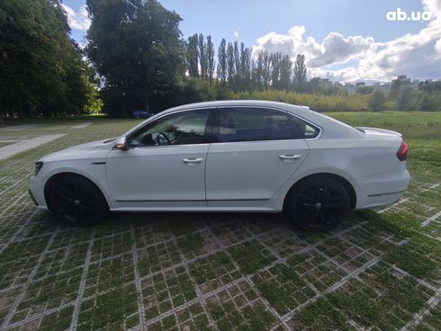 Volkswagen Passat 2016 белый - фото 4