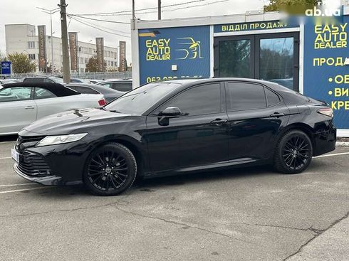 Toyota Camry 2019 - фото 11