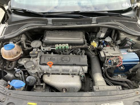 Skoda Rapid 2013 бежевый - фото 8