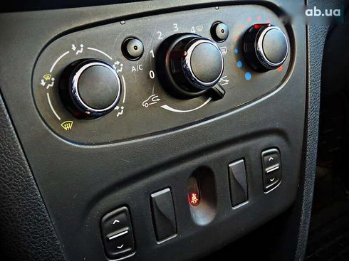 Dacia Sandero 2013 - фото 9