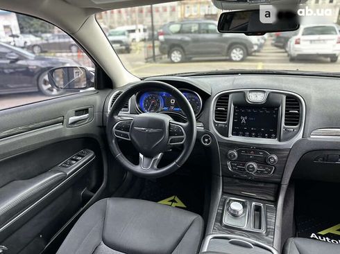 Chrysler 300C 2018 - фото 17