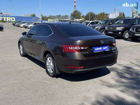 Skoda Superb 2018 - фото 7