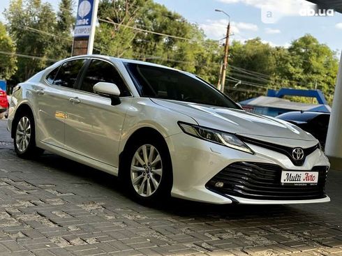 Toyota Camry 2019 - фото 11