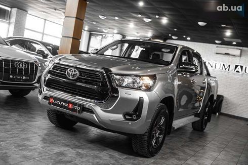 Toyota Hilux 2022 - фото 2
