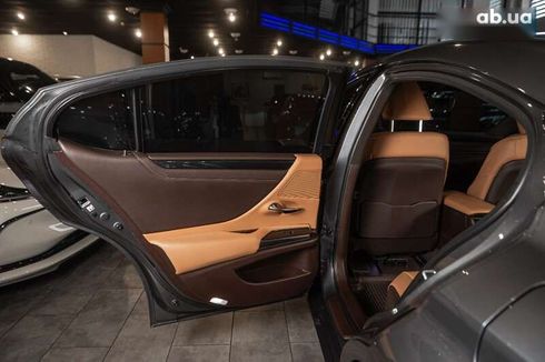 Lexus ES 2019 - фото 17