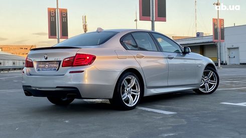 BMW 5 серия 2012 серебристый - фото 4