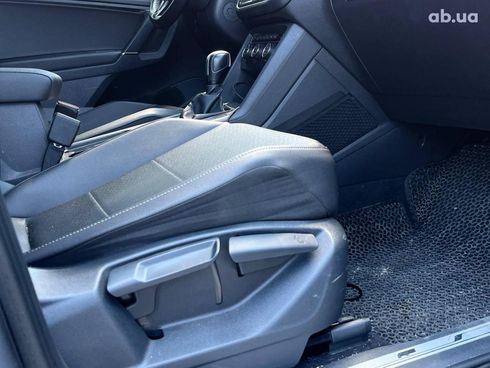 Volkswagen Tiguan 2020 серый - фото 35