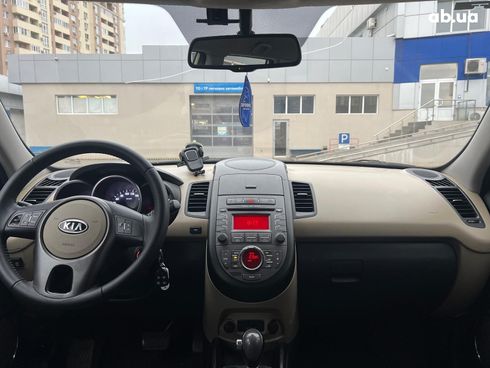 Kia Soul 2011 бежевый - фото 18