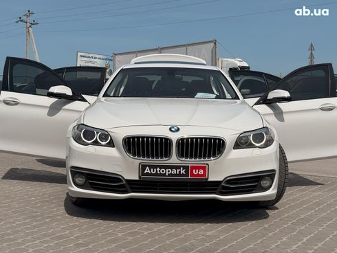 BMW 5 серия 2016 белый - фото 24