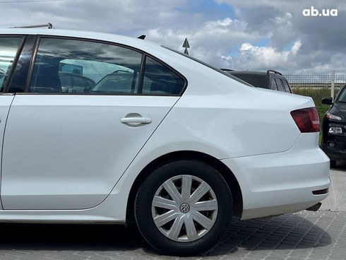 Volkswagen Jetta 2016 белый - фото 37