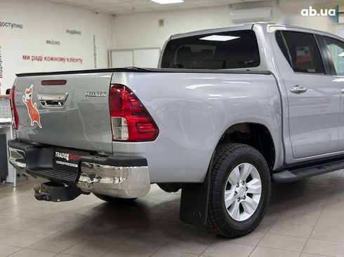 Toyota Hilux 2018 - фото 13