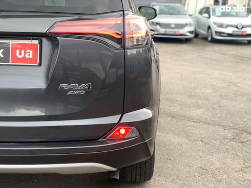 Toyota RAV4 2016 серый - фото 14